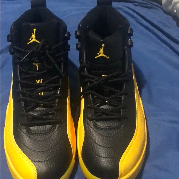 Air Jordan 12s university gold - Picture 3 of 4